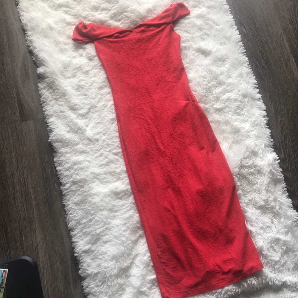 Chic Off the Shoulder BodyCon Dress